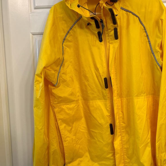 MEC rain coat men size small or lady size L, pit to pit 24”. Length 18” - Picture 2 of 5